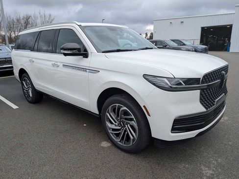 New 2026 Lincoln Navigator L Reserve AWD/4WD image 6