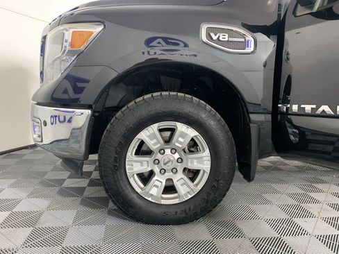 Used 2017 Nissan Titan SV image 12