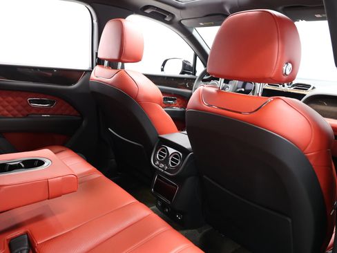 Used 2022 Bentley Bentayga AWD/4WD image 93