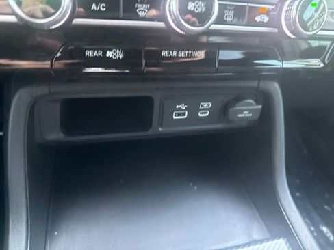 Used 2025 Honda Pilot Sport image 16
