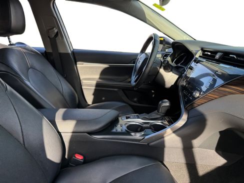 Used 2020 Toyota Camry XLE w/ Driver Assist Package FWD image 14