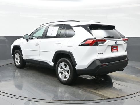 Used 2021 Toyota RAV4 XLE w/ Carpet Mat Package (TMS) image 4