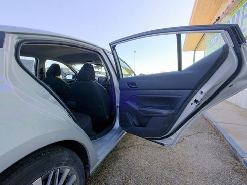 Used 2024 Nissan Altima 2.5 SV image 19