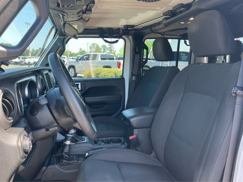 Used 2022 Jeep Gladiator Sport AWD/4WD image 12