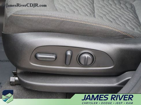 Used 2018 Chevrolet Equinox LT image 24