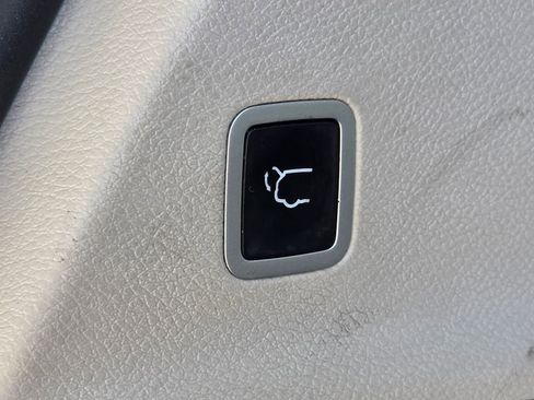 Used 2019 Chrysler Pacifica Limited w/ Advanced Safetytec Group image 19