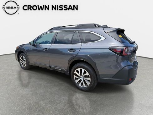 Used 2025 Subaru Outback Premium AWD/4WD image 5