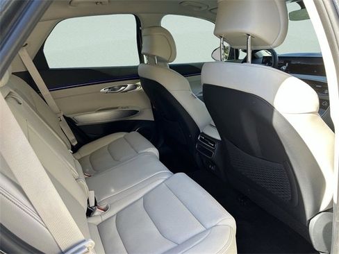 Used 2026 Genesis GV70 2.5T Select image 22