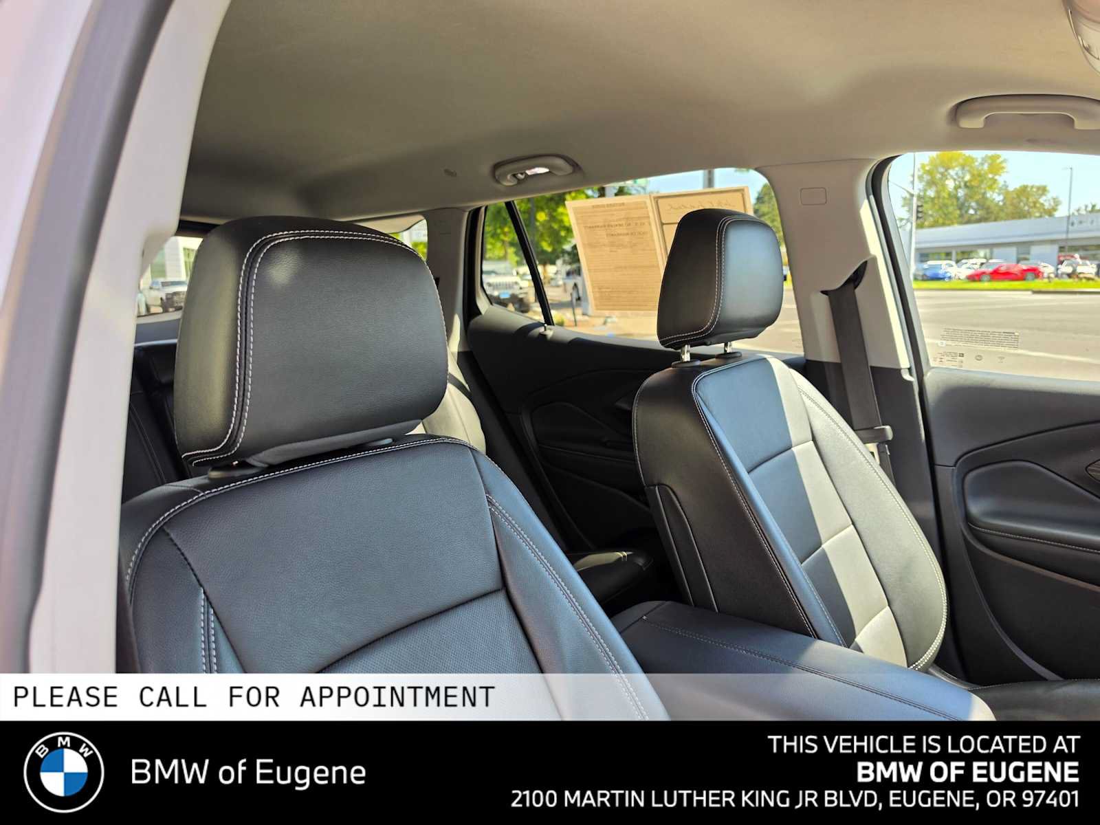 Used 2024 GMC Terrain SLT AWD/4WD image 13