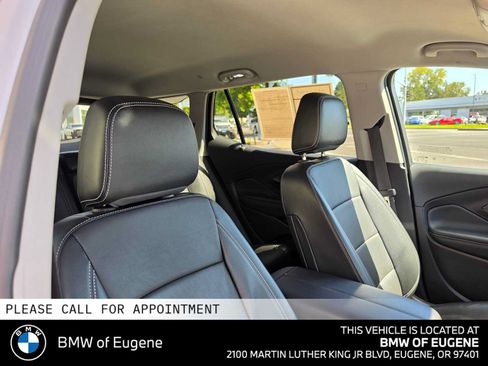 Used 2024 GMC Terrain SLT AWD/4WD image 13