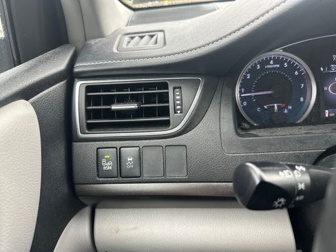 Used 2017 Toyota Camry XLE FWD image 21