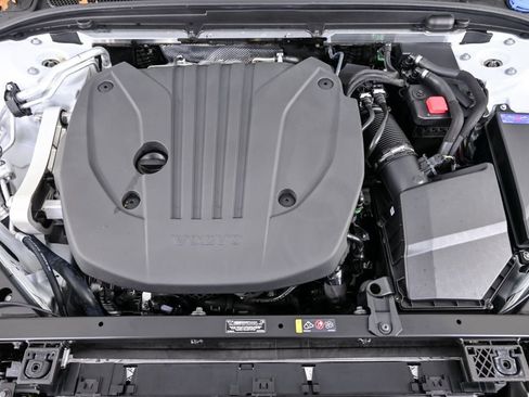 Certified 2025 Volvo V60 B5 Cross Country Plus image 35
