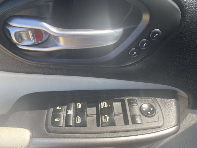Used 2020 Jeep Cherokee Limited FWD image 13