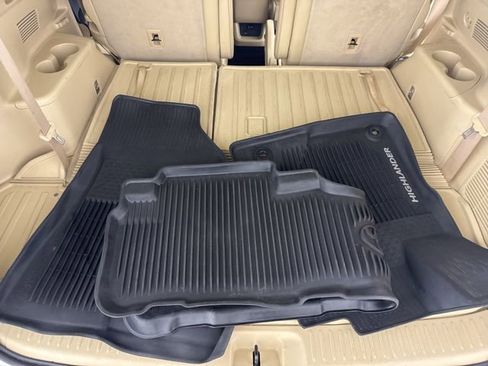 Used 2019 Toyota Highlander XLE AWD/4WD image 33