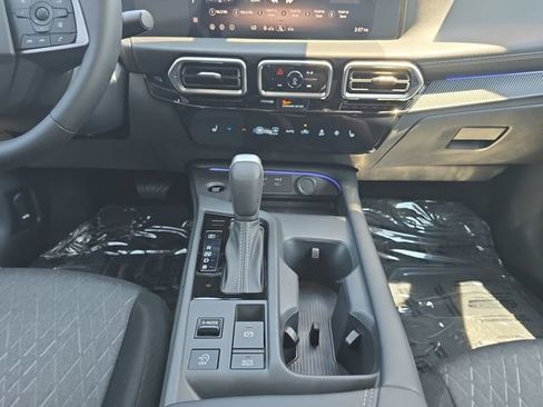 Used 2026 Nissan Sentra SV w/ SV Convenience Package FWD image 3
