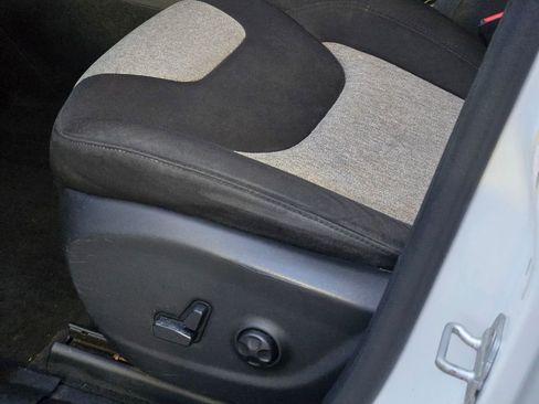 Used 2014 Jeep Cherokee Latitude w/ Comfort/Convenience Group image 33