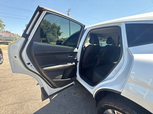 Used 2025 Nissan Murano SL AWD/4WD image 12