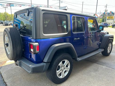 Used 2018 Jeep Wrangler Unlimited Sport S AWD/4WD image 3