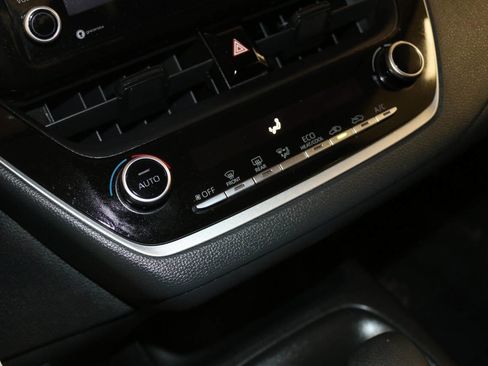 Used 2022 Toyota Corolla LE image 48