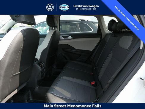 Certified 2025 Volkswagen Taos SE image 34