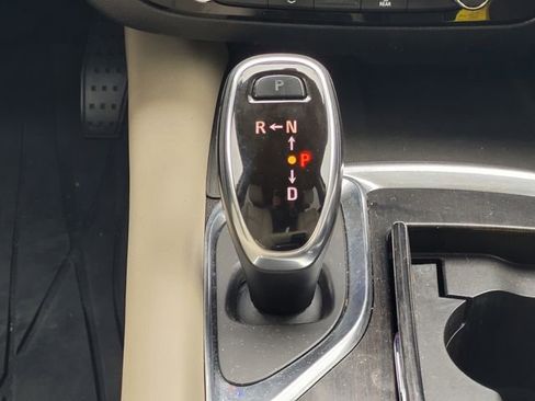 Used 2019 Buick Enclave Essence FWD image 19