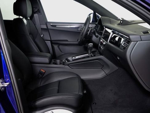 Used 2025 Porsche Macan image 8