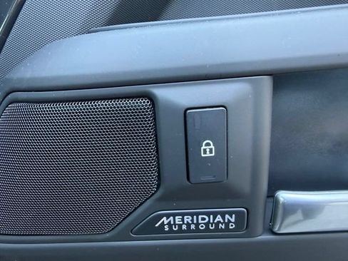 Used 2025 Land Rover Defender 110 X-Dynamic SE AWD/4WD image 47
