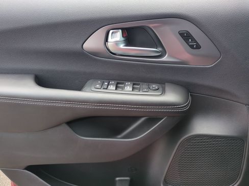 New 2026 Chrysler Pacifica Select FWD image 13