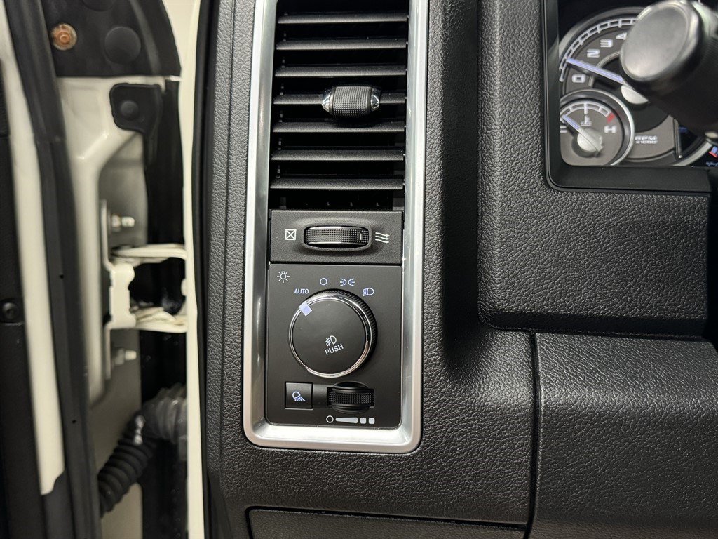 Used 2018 RAM 1500 Limited AWD/4WD image 32