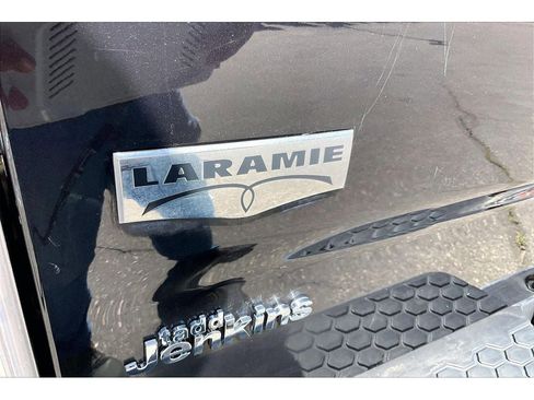 Used 2015 RAM 1500 Laramie w/ Convenience Group AWD/4WD image 9