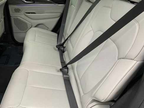 Used 2022 Jeep Grand Cherokee Overland image 16