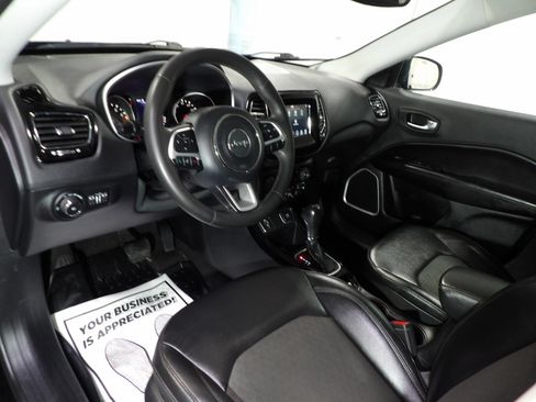 Used 2021 Jeep Compass Latitude FWD image 9