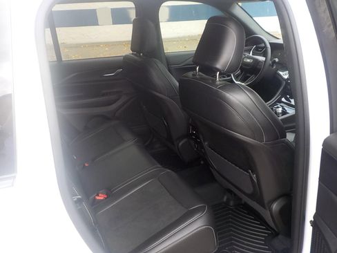 Used 2023 Jeep Grand Cherokee Altitude image 15