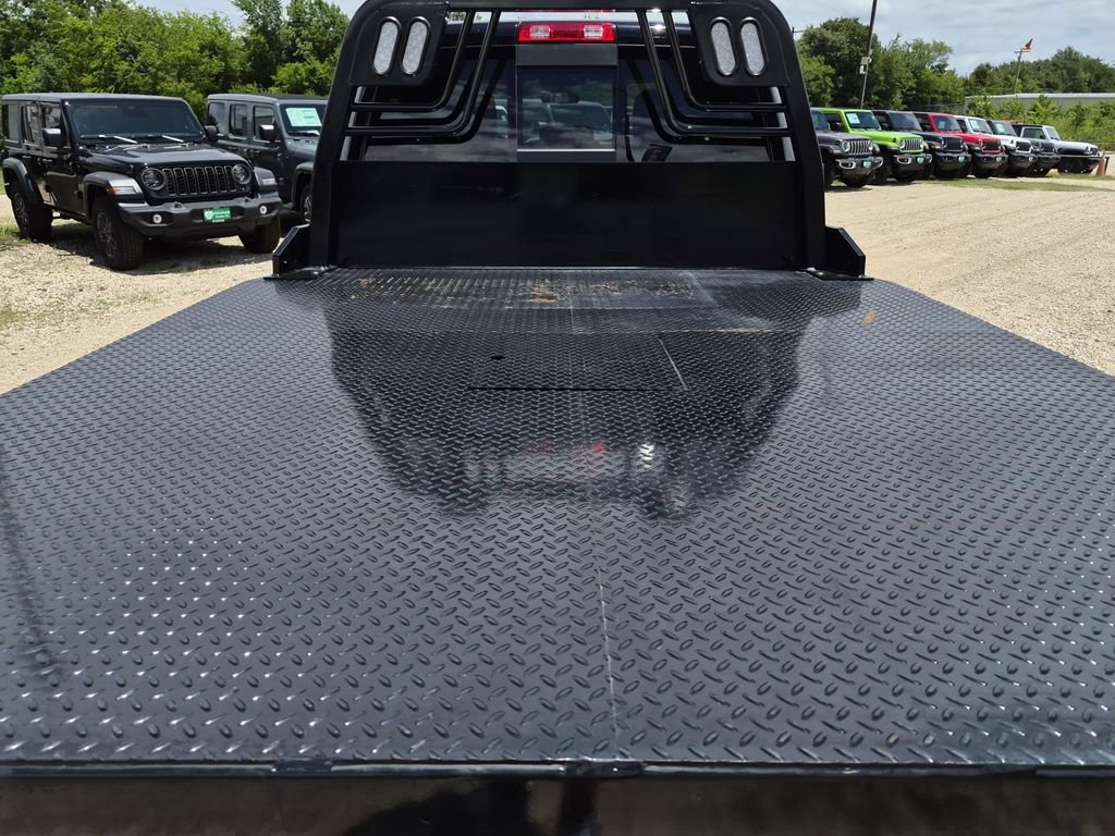 Used 2024 RAM 3500 Tradesman w/ Chrome Appearance Group AWD/4WD image 9
