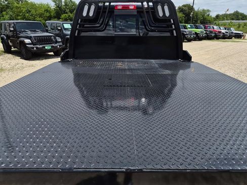 Used 2024 RAM 3500 Tradesman w/ Chrome Appearance Group AWD/4WD image 9