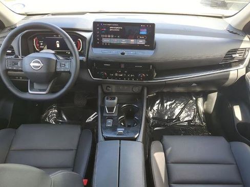 Certified 2025 Nissan Rogue SL w/ Tech Package FWD image 15