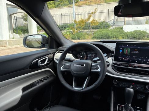 Used 2025 Jeep Compass Limited image 35