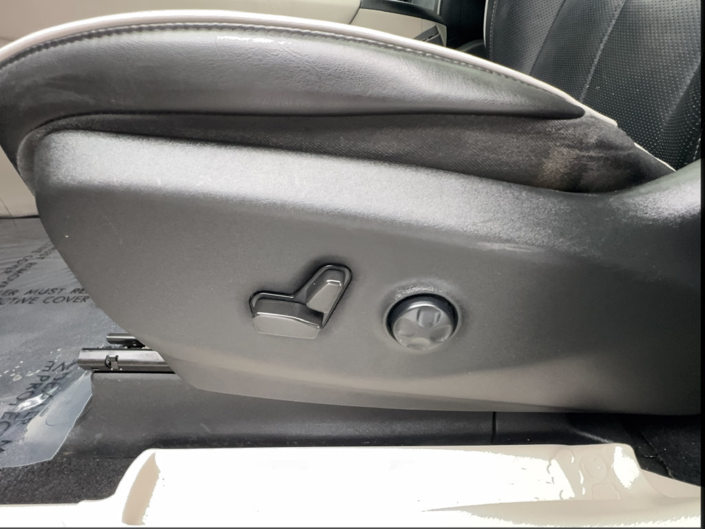 Used 2022 Chrysler Pacifica Limited FWD image 21