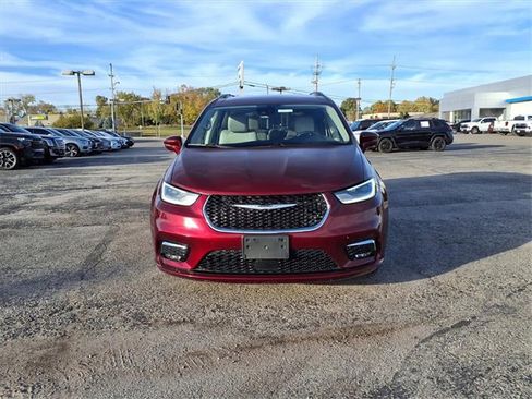 Used 2021 Chrysler Pacifica Touring-L image 31