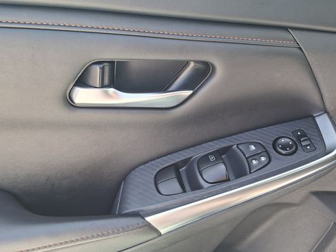 Used 2023 Nissan Sentra SR w/ SR Premium Package FWD image 17