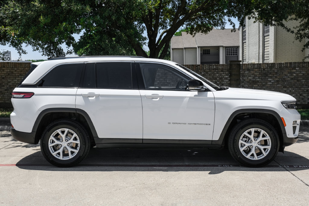 Used 2023 Jeep Grand Cherokee Limited w/ Luxury Tech Group II AWD/4WD image 14
