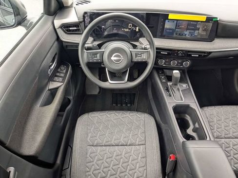 Used 2025 Nissan Kicks SV FWD image 14