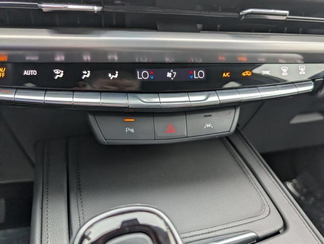 Used 2025 Cadillac XT4 Premium Luxury AWD/4WD image 24