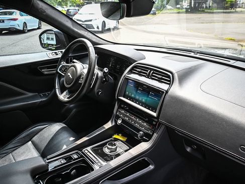 Used 2019 Jaguar F-PACE R-Sport AWD/4WD image 18