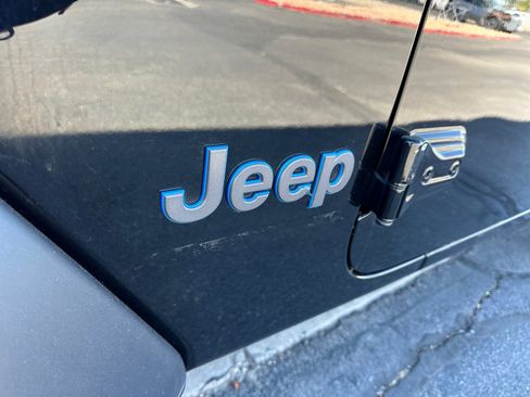 Used 2023 Jeep Wrangler Unlimited w/ 8.4" Radio Group AWD/4WD image 33