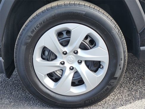 Used 2024 Toyota RAV4 LE image 7