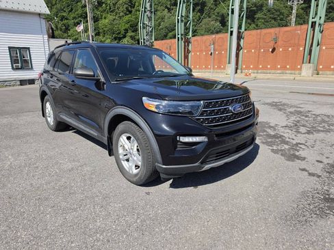 Used 2020 Ford Explorer XLT w/ Equipment Group 202A AWD/4WD image 2