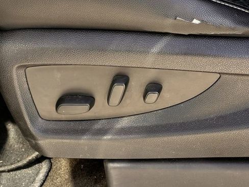 Used 2017 GMC Yukon SLT w/ Premium Edition image 24