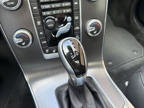 Used 2016 Volvo V60 T5 Cross Country Platinum image 23