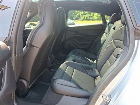 Used 2023 Porsche Taycan image 10